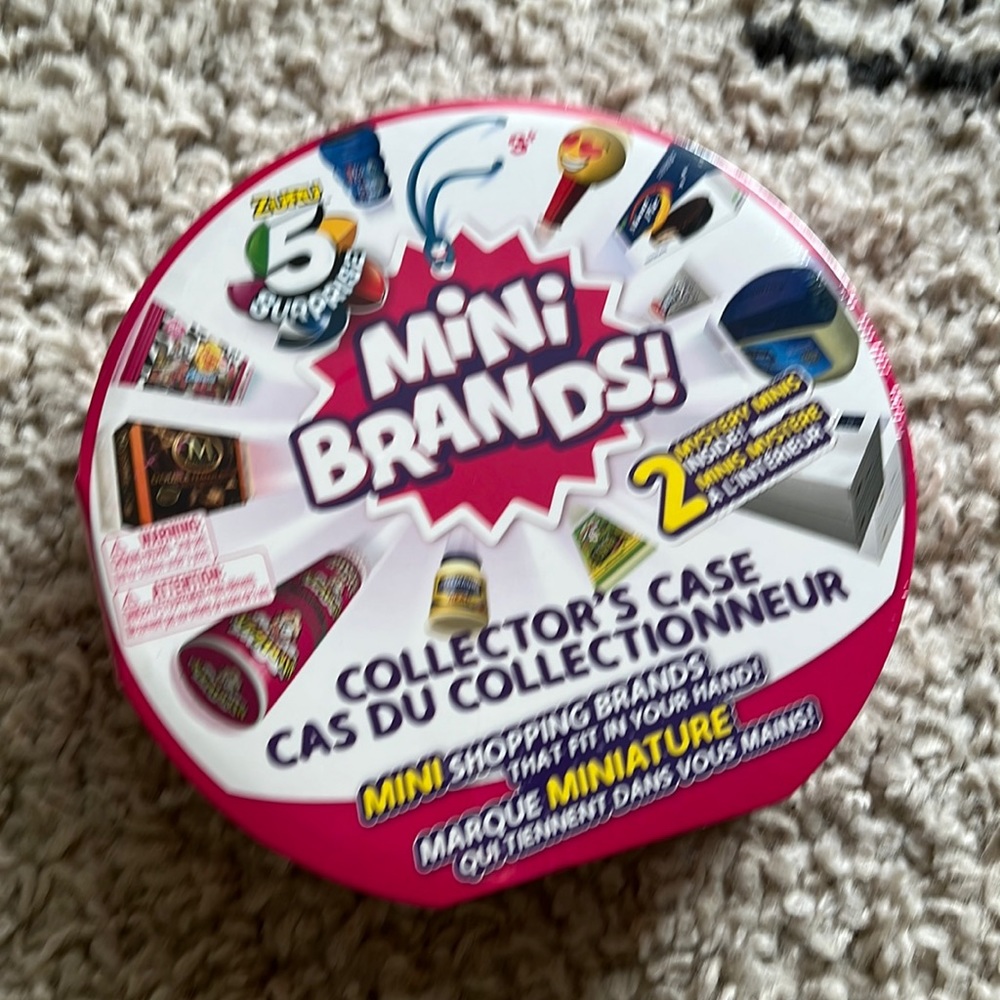 Brand New 5 Surprise Mini Brands Collectors Case Set